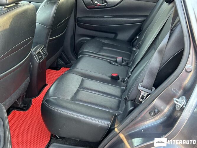 Nissan Rogue 48 interauto-car