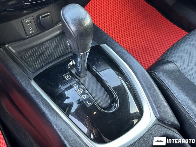 Nissan Rogue 45 interauto-car