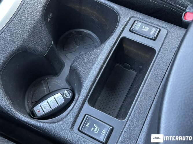 Nissan Rogue 46 interauto-car