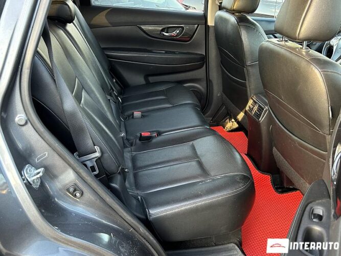 Nissan Rogue 50 interauto-car