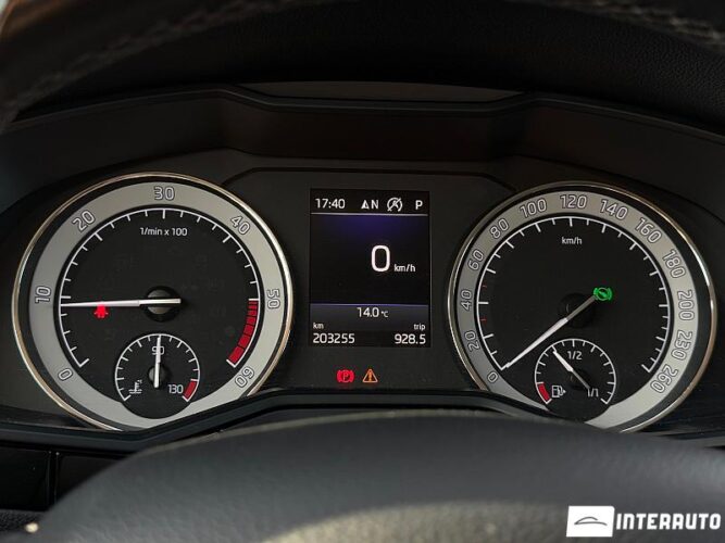 Skoda Superb 48 interauto-car