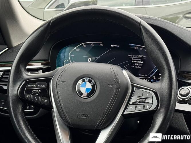 BMW 530e 38 interauto-car