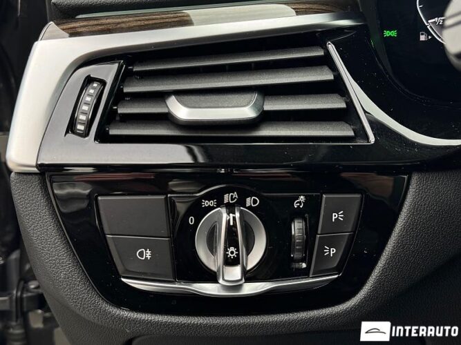 BMW 530e 44 interauto-car