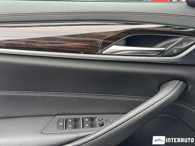 BMW 530e 45 interauto-car