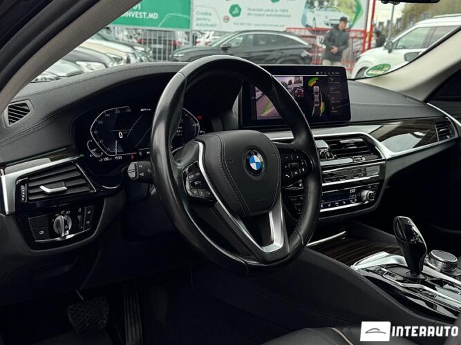 BMW 530e 36 interauto-car