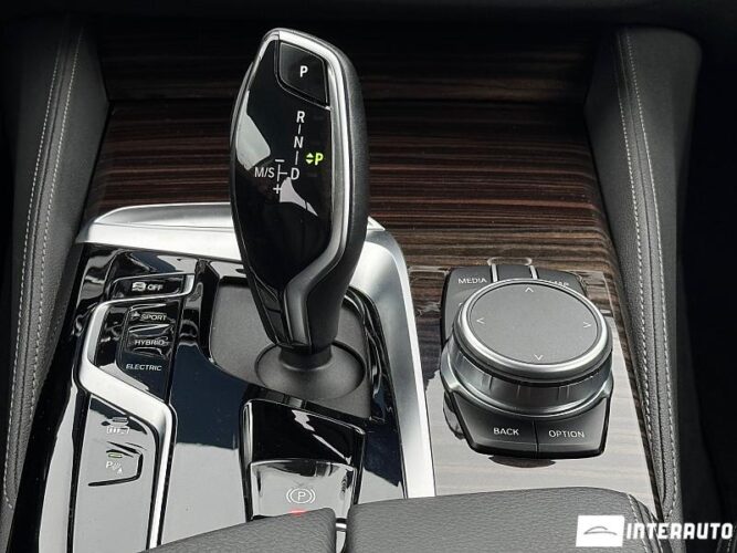 BMW 530e 42 interauto-car