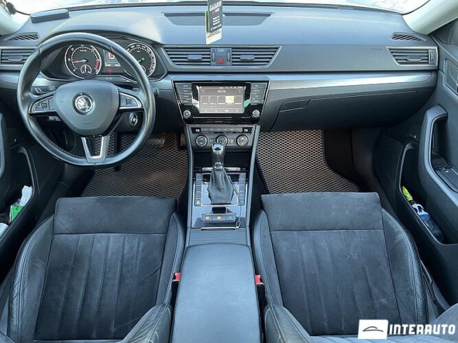 Skoda Superb 43 interauto-car