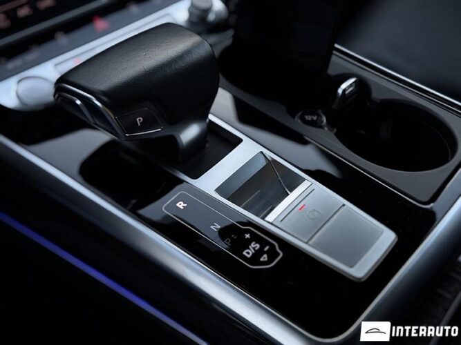 Audi Q8 53 interauto-car