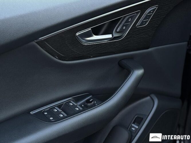 Audi Q8 43 interauto-car