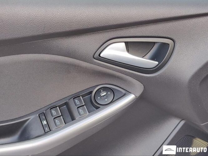 Ford Focus 41 interauto-car