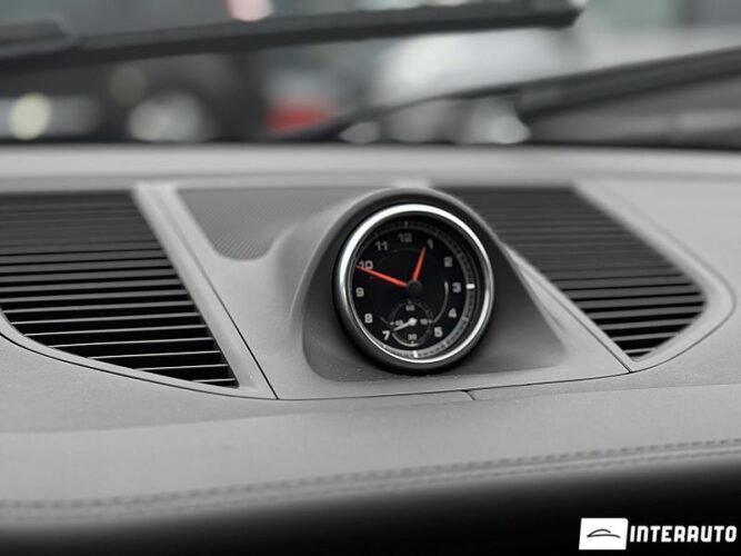 Porsche Macan 46 interauto-car