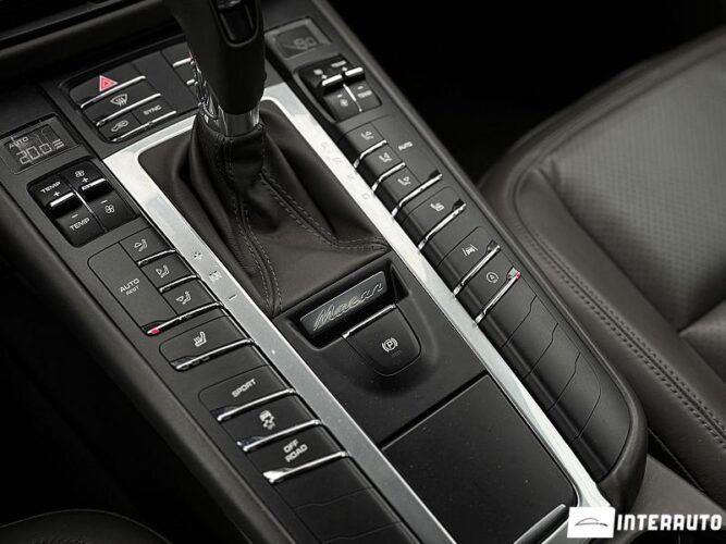 Porsche Macan 49 interauto-car