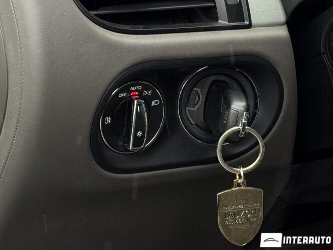 Porsche Macan 43 interauto-car