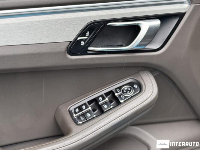 Porsche Macan 39 interauto-car