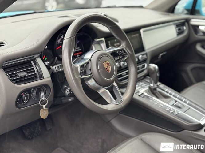 Porsche Macan 42 interauto-car