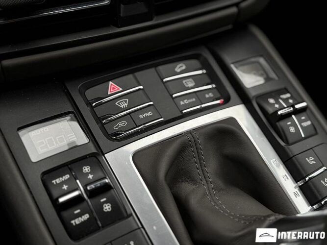 Porsche Macan 48 interauto-car