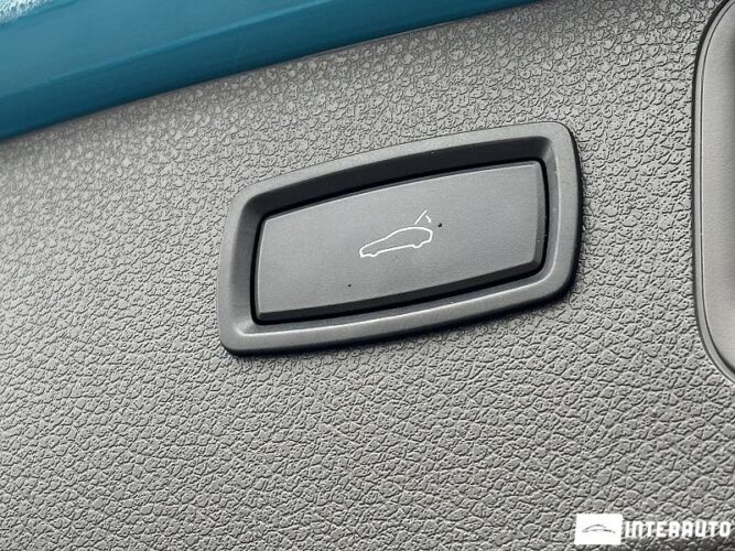 Porsche Macan 38 interauto-car