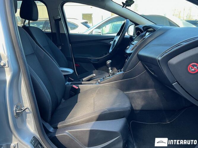 Ford Focus 41 interauto-car