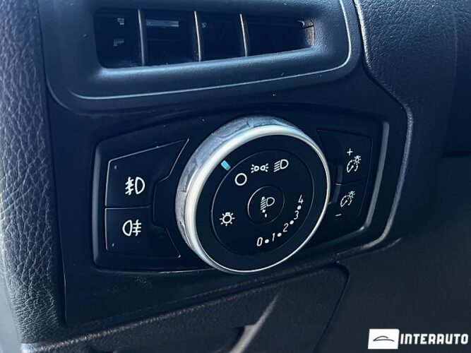 Ford Focus 34 interauto-car