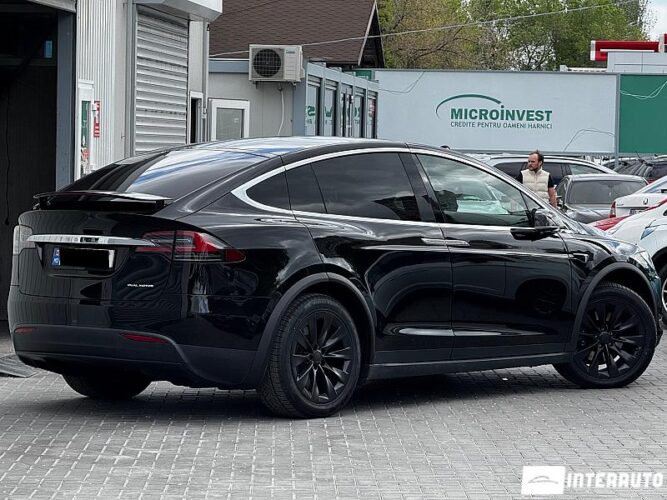 Tesla Model X 35 interauto-car