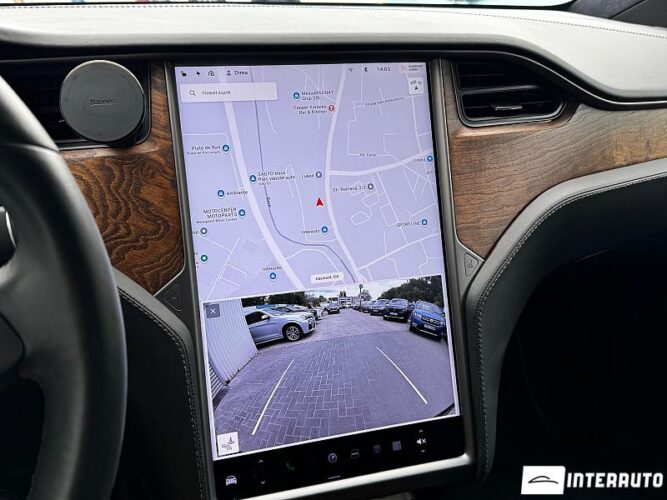Tesla Model X 42 interauto-car