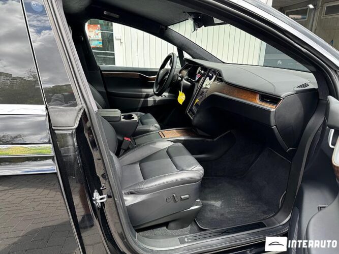 Tesla Model X 37 interauto-car