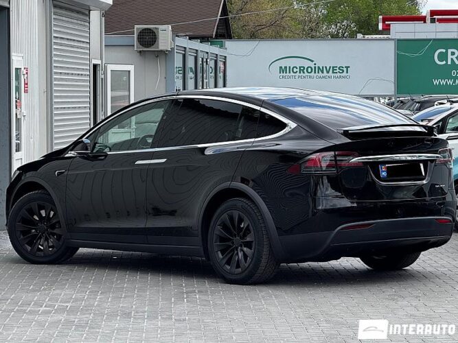 Tesla Model X 34 interauto-car