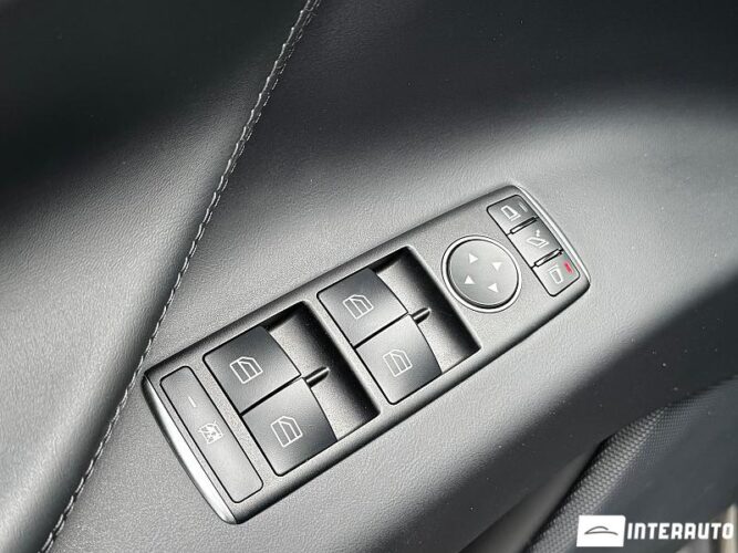 Tesla Model X 43 interauto-car