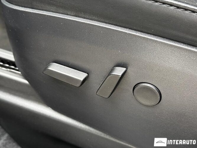 Tesla Model X 46 interauto-car