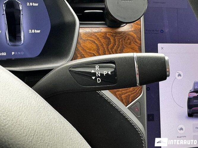 Tesla Model X 45 interauto-car