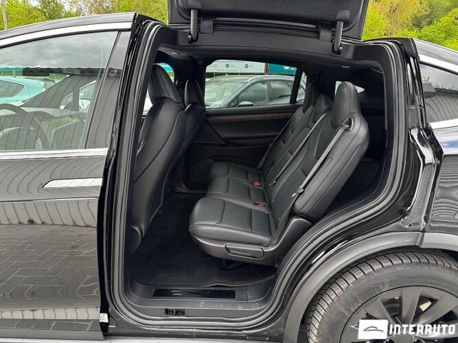 Tesla Model X 47 interauto-car