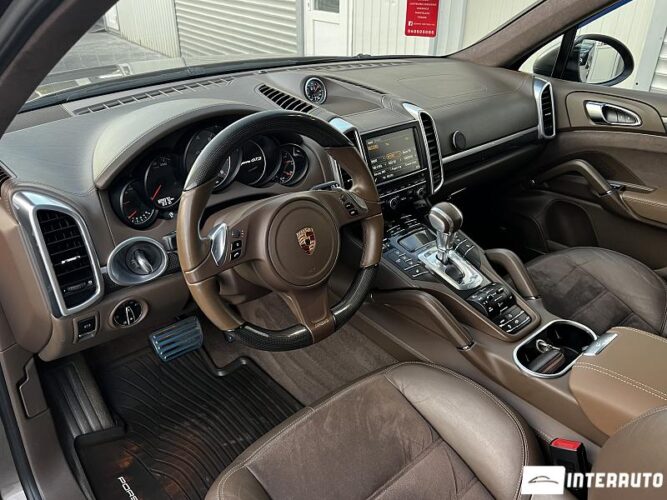 Porsche Cayenne GTS 43 interauto-car