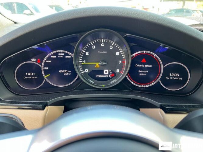 Porsche Cayenne E-Hybrid 46 interauto-car