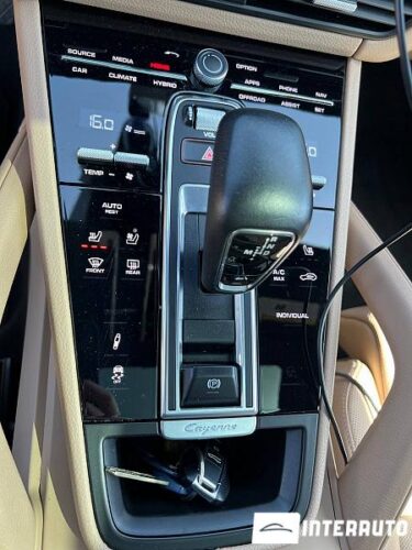 Porsche Cayenne E-Hybrid 51 interauto-car