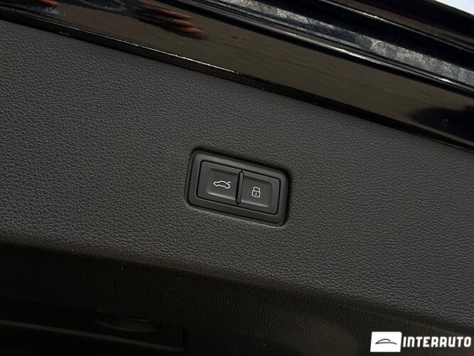 Audi Q8 62 interauto-car
