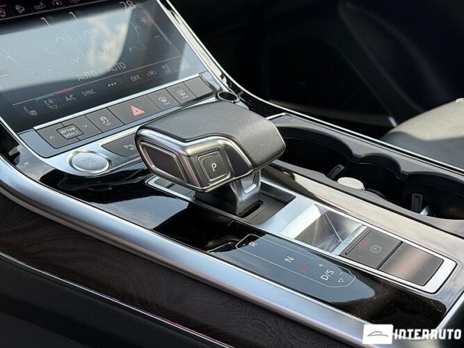 Audi Q8 55 interauto-car