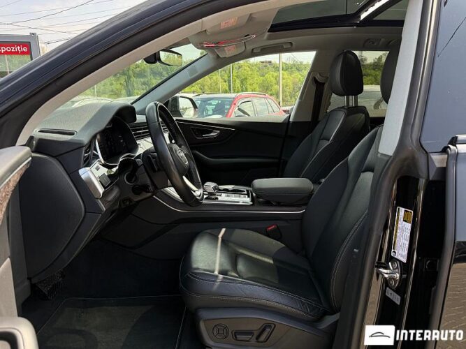Audi Q8 42 interauto-car