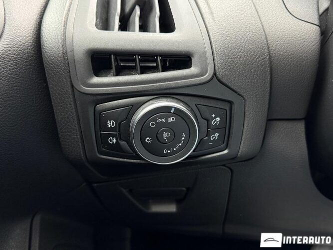 Ford Focus 41 interauto-car