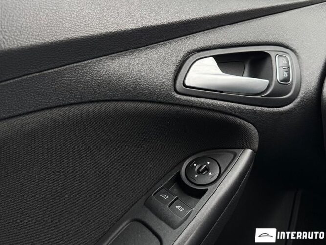 Ford Focus 42 interauto-car