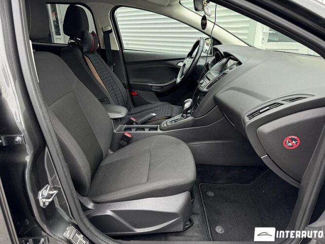 Ford Focus 33 interauto-car