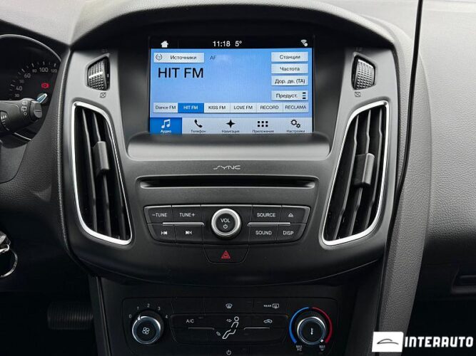 Ford Focus 38 interauto-car