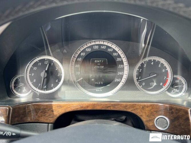 Mercedes E 200 38 interauto-car