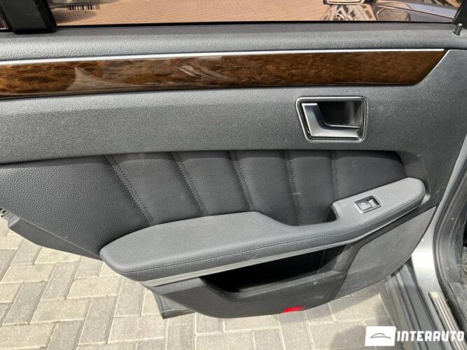 Mercedes E 200 44 interauto-car