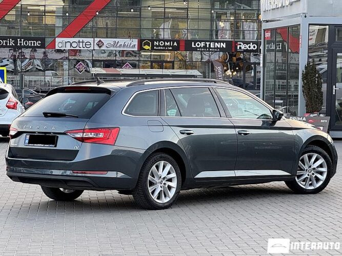Skoda Superb 33 interauto-car