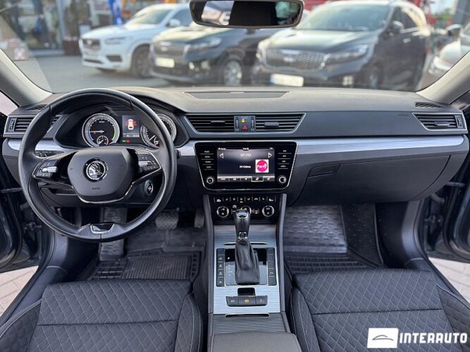 Skoda Superb 36 interauto-car