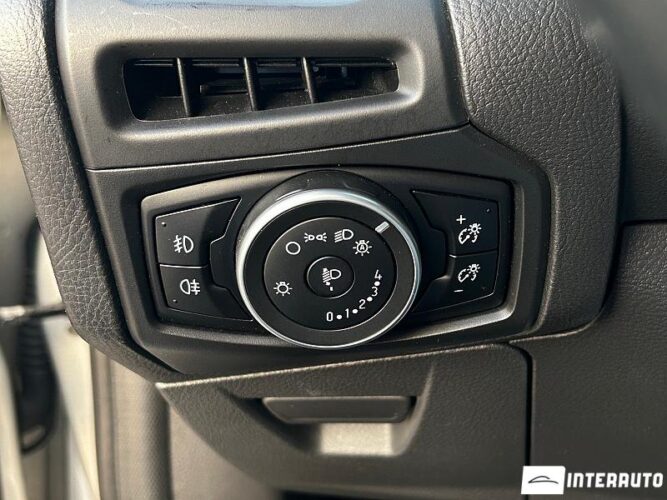 Ford Focus 38 interauto-car