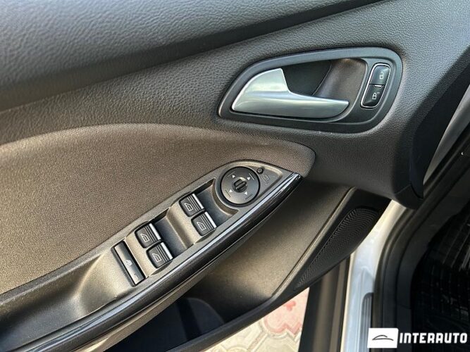 Ford Focus 36 interauto-car