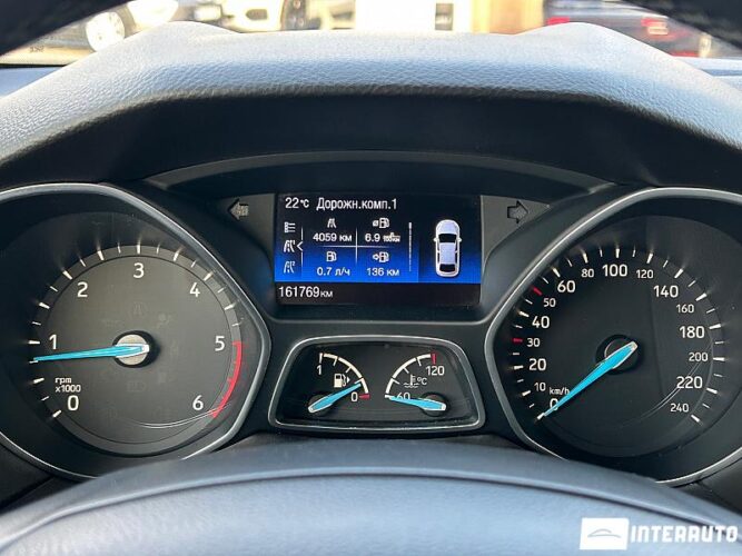 Ford Focus 41 interauto-car