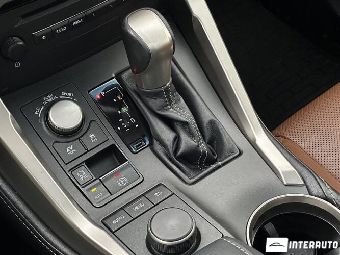 Lexus NX 300H 45 interauto-car