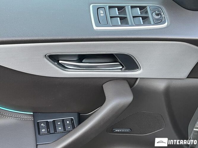 Jaguar F-Pace 46 interauto-car